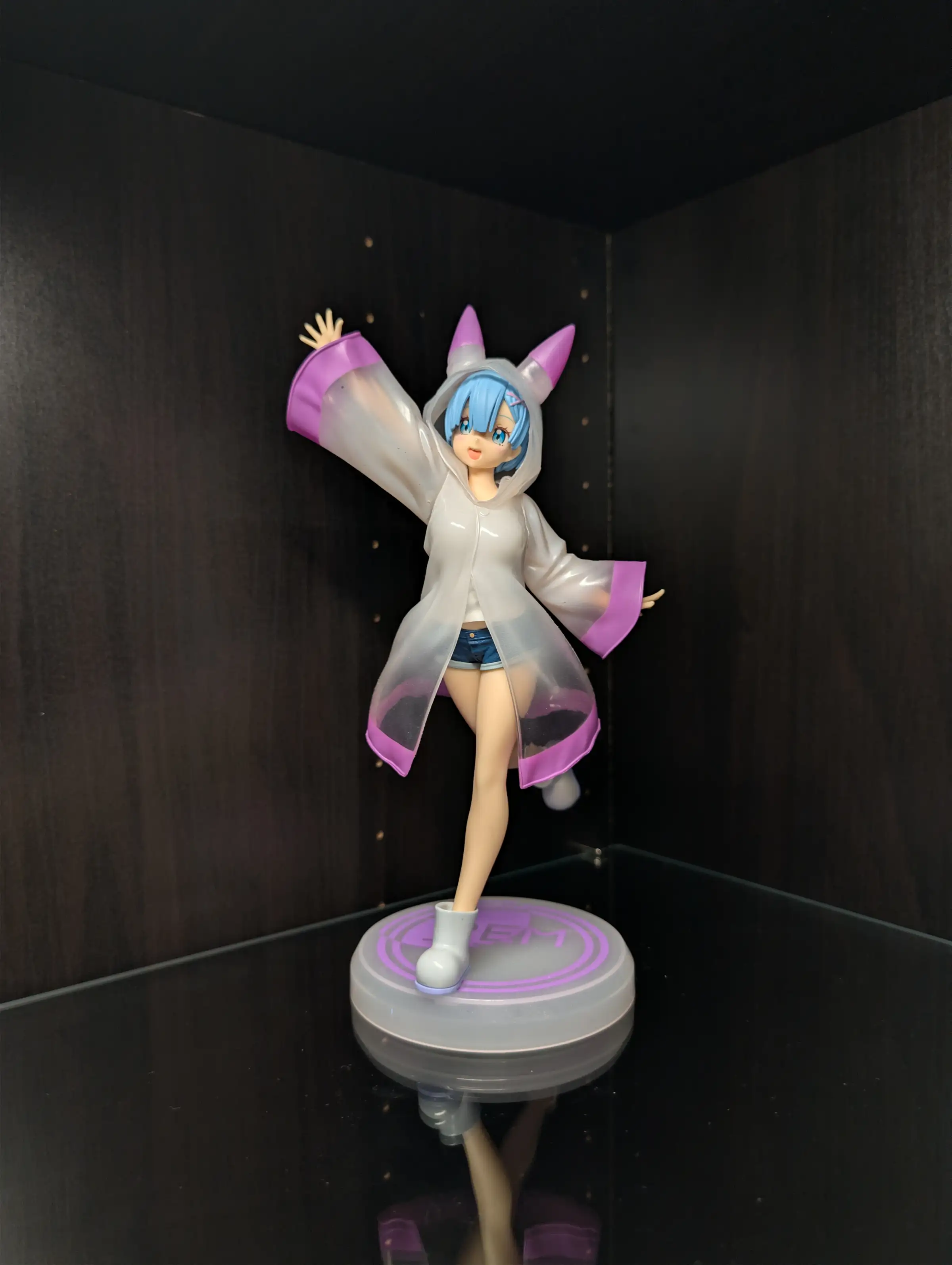 Image of figure Raincoat Rem