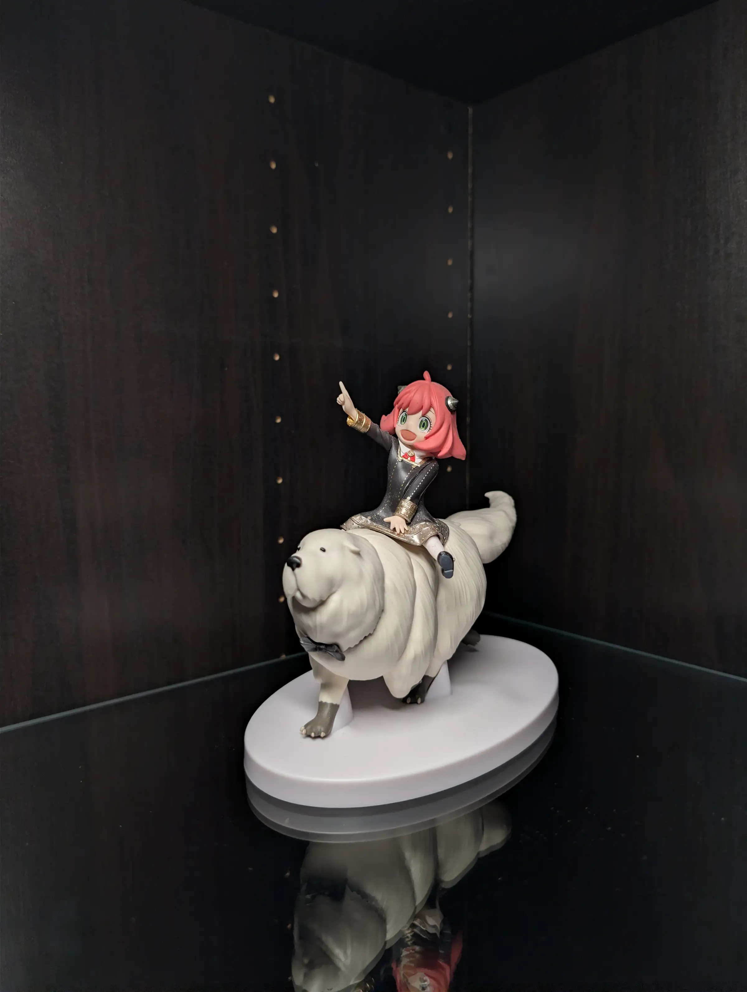 Image of figure Anya Riding Bond