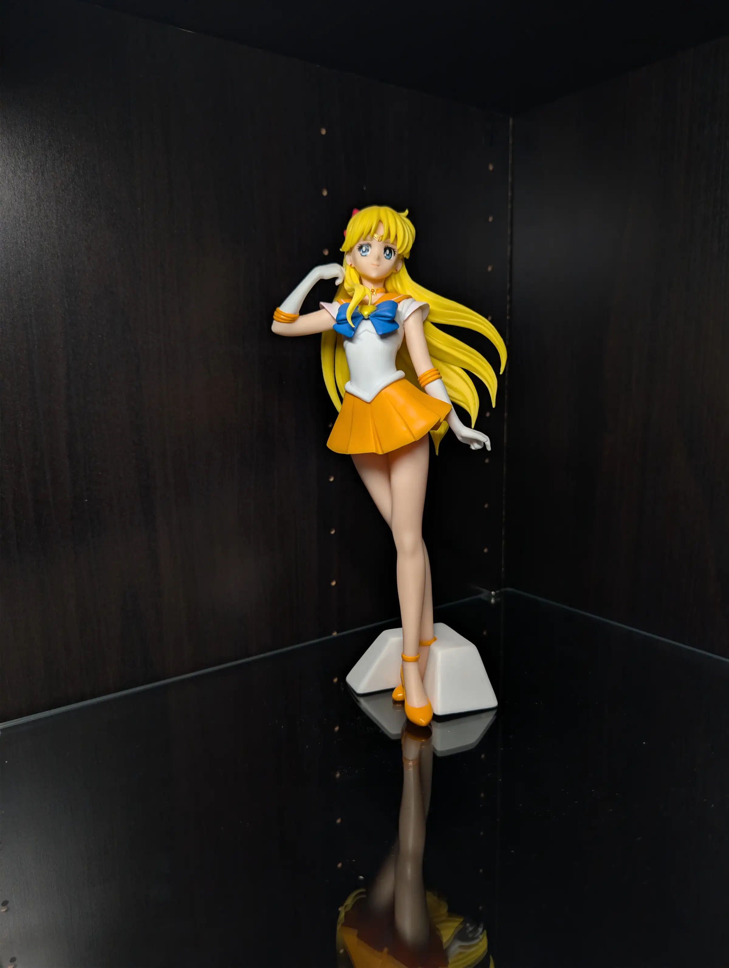 Image of figure Super Sailor Venus