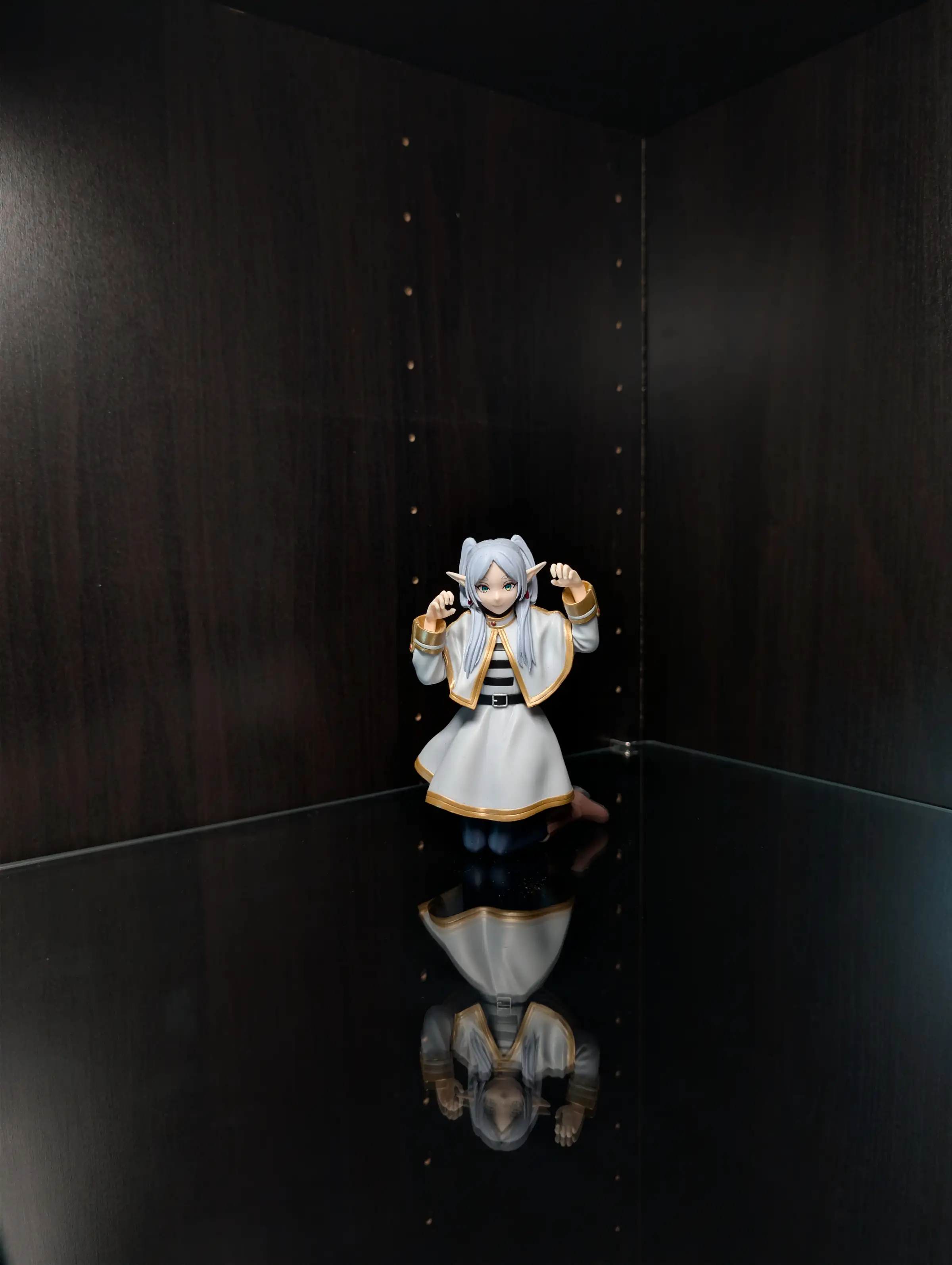 Image of figure Frieren Jumpscare