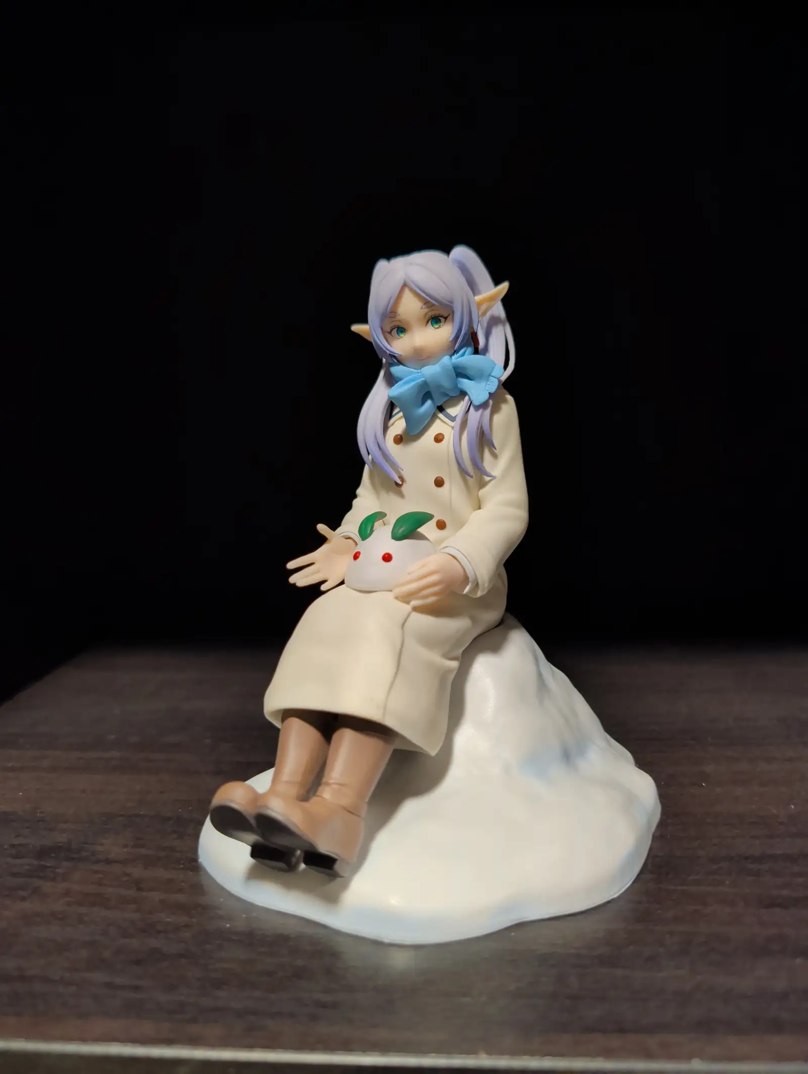 Image of figure Snow Day Frieren