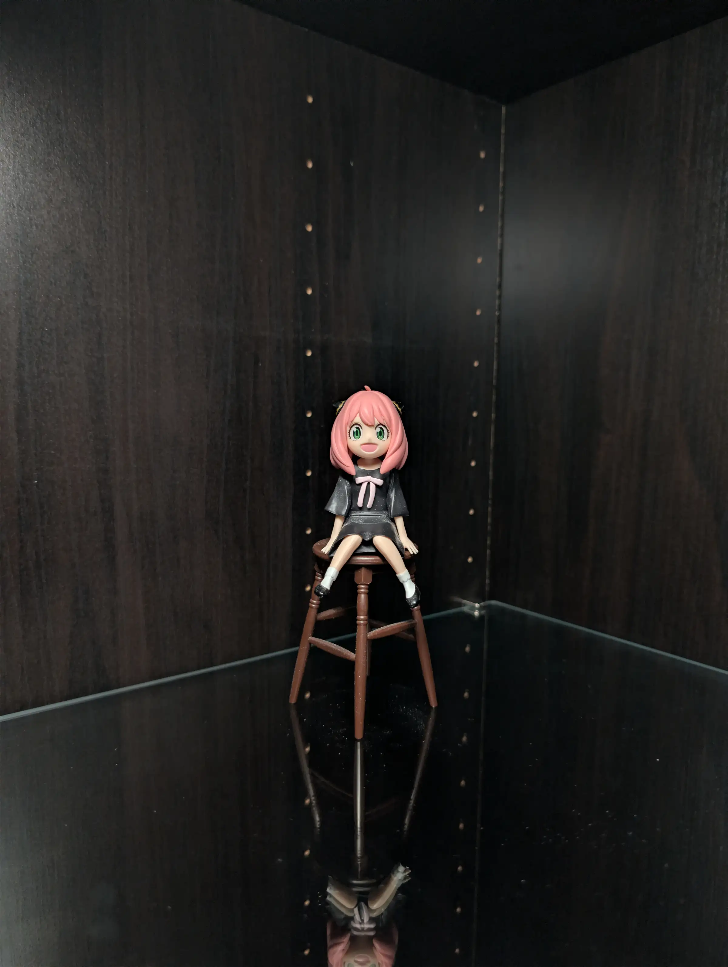 Image of figure Break Time Stool Anya