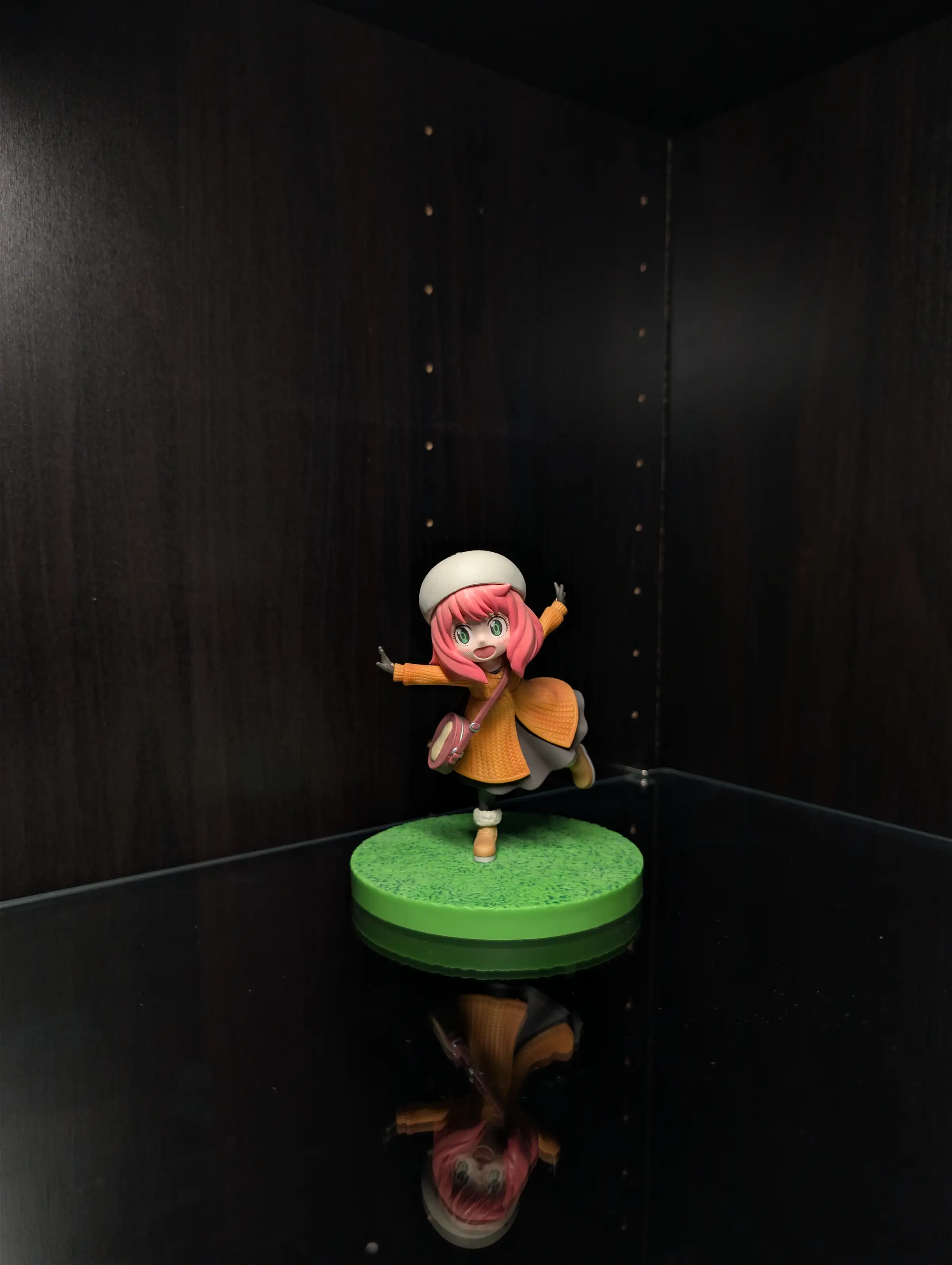 Image of figure White Beret Anya